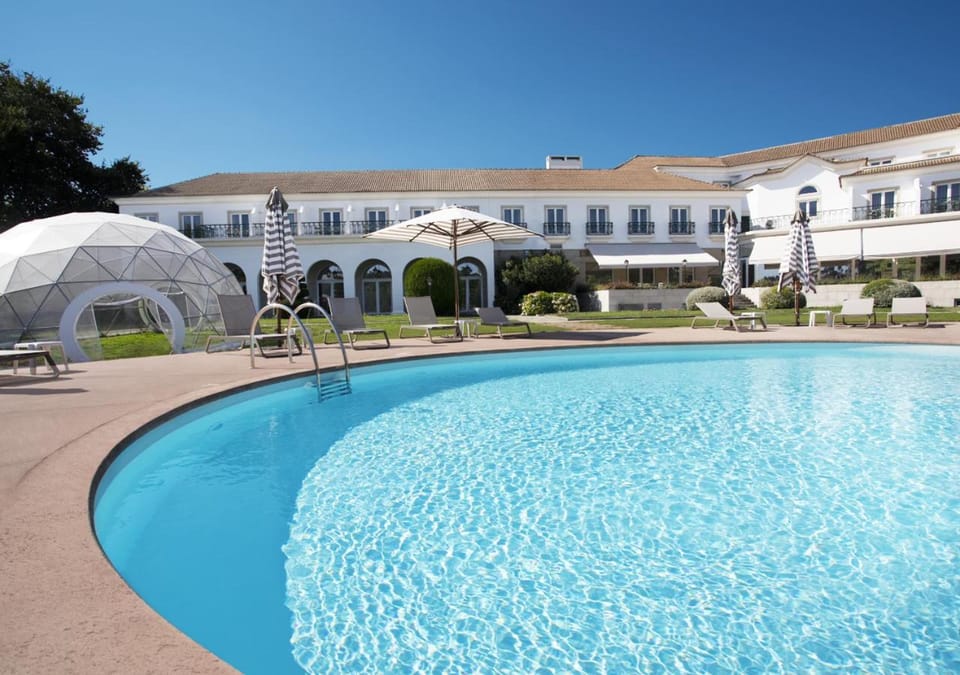 Property building, Swimming pool, Swimming pool
