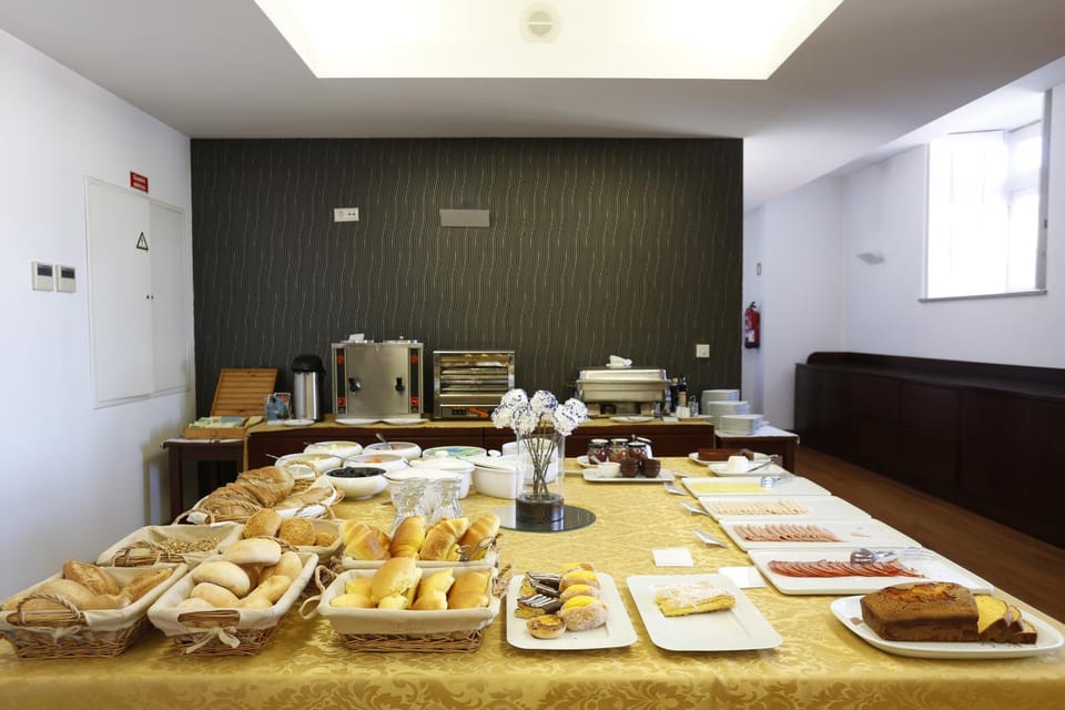 Restaurant/places to eat, Continental breakfast