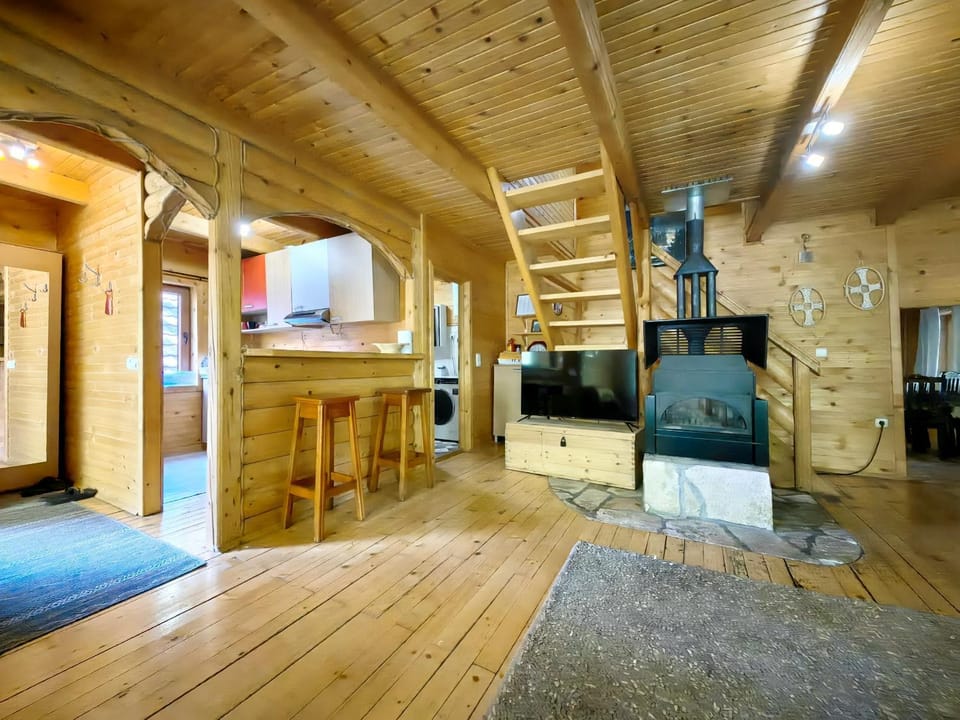 Vikendice Biocinovici Nature lodge in Montenegro