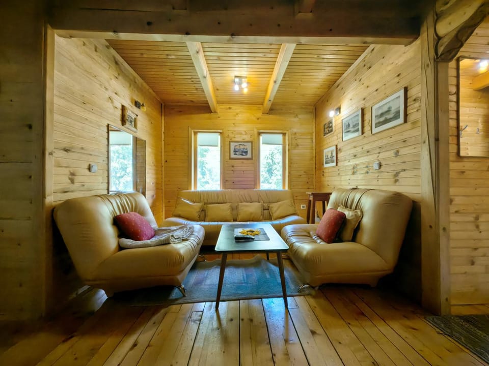 Vikendice Biocinovici Nature lodge in Montenegro