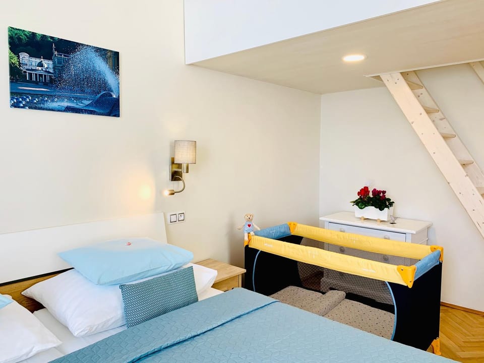 Bed, Bedroom, cot
