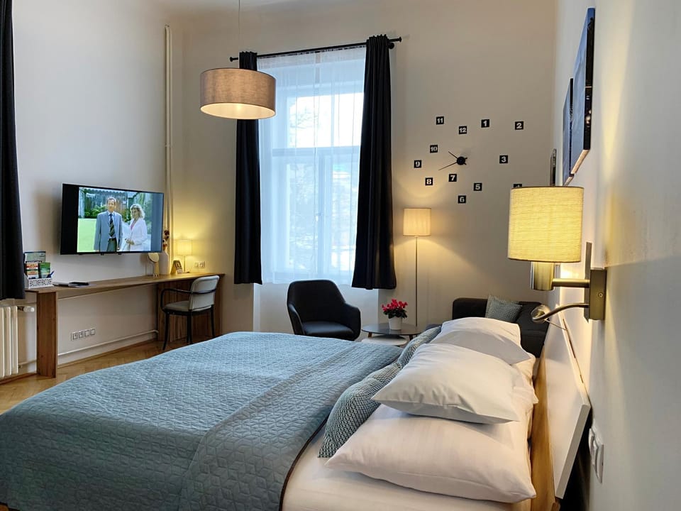 Bed, Living room, Photo of the whole room, Bedroom