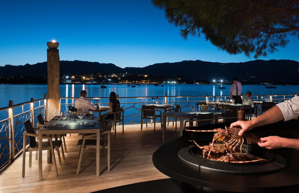 Restaurant/places to eat, Balcony/Terrace
