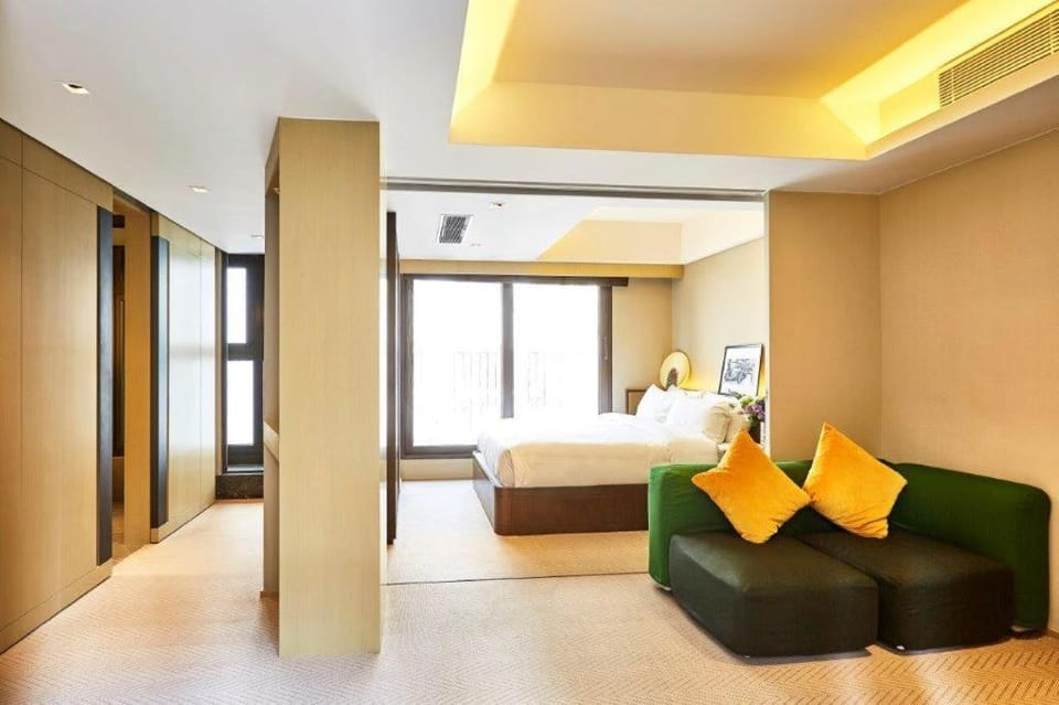Seating area, Bedroom