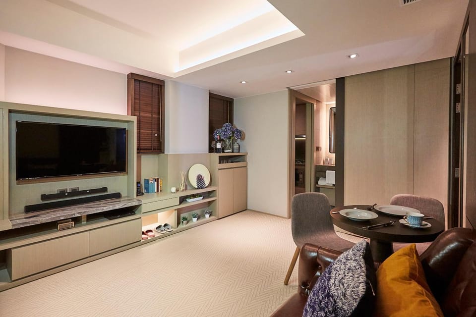 TV and multimedia, Living room, Seating area, Dining area