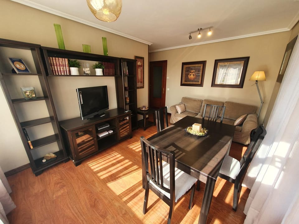 TV and multimedia, Living room, Dining area