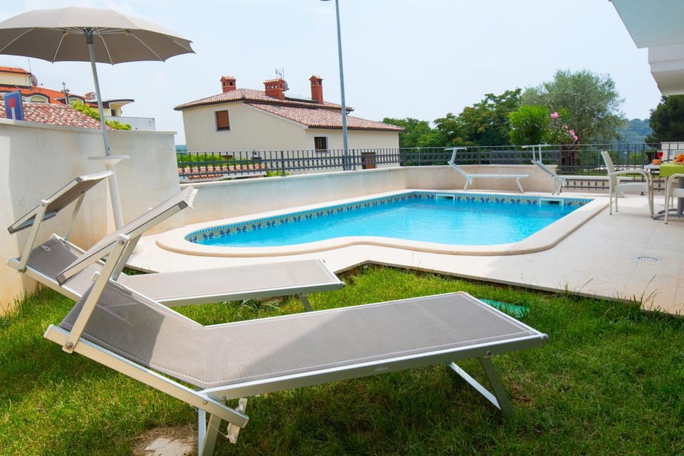 Swimming pool, Swimming pool