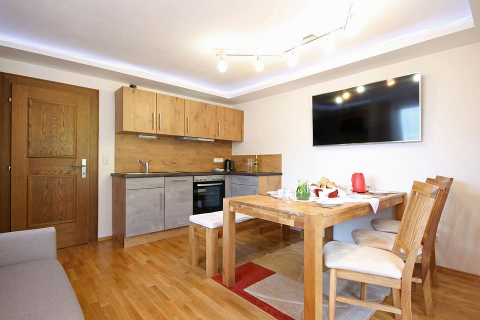 TV and multimedia, Kitchen or kitchenette, Dining area
