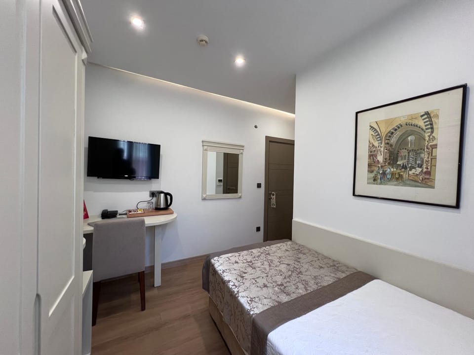 TV and multimedia, Drinks, internet, minibar, air conditioner