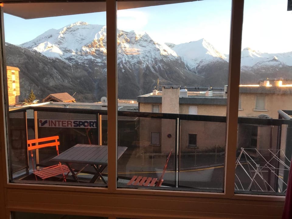 Balcony/Terrace, Mountain view