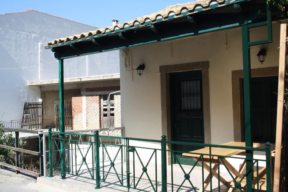 Facade/entrance, Balcony/Terrace