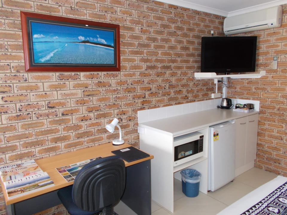 TV and multimedia, Kitchen or kitchenette, hair dresser, minibar, oven