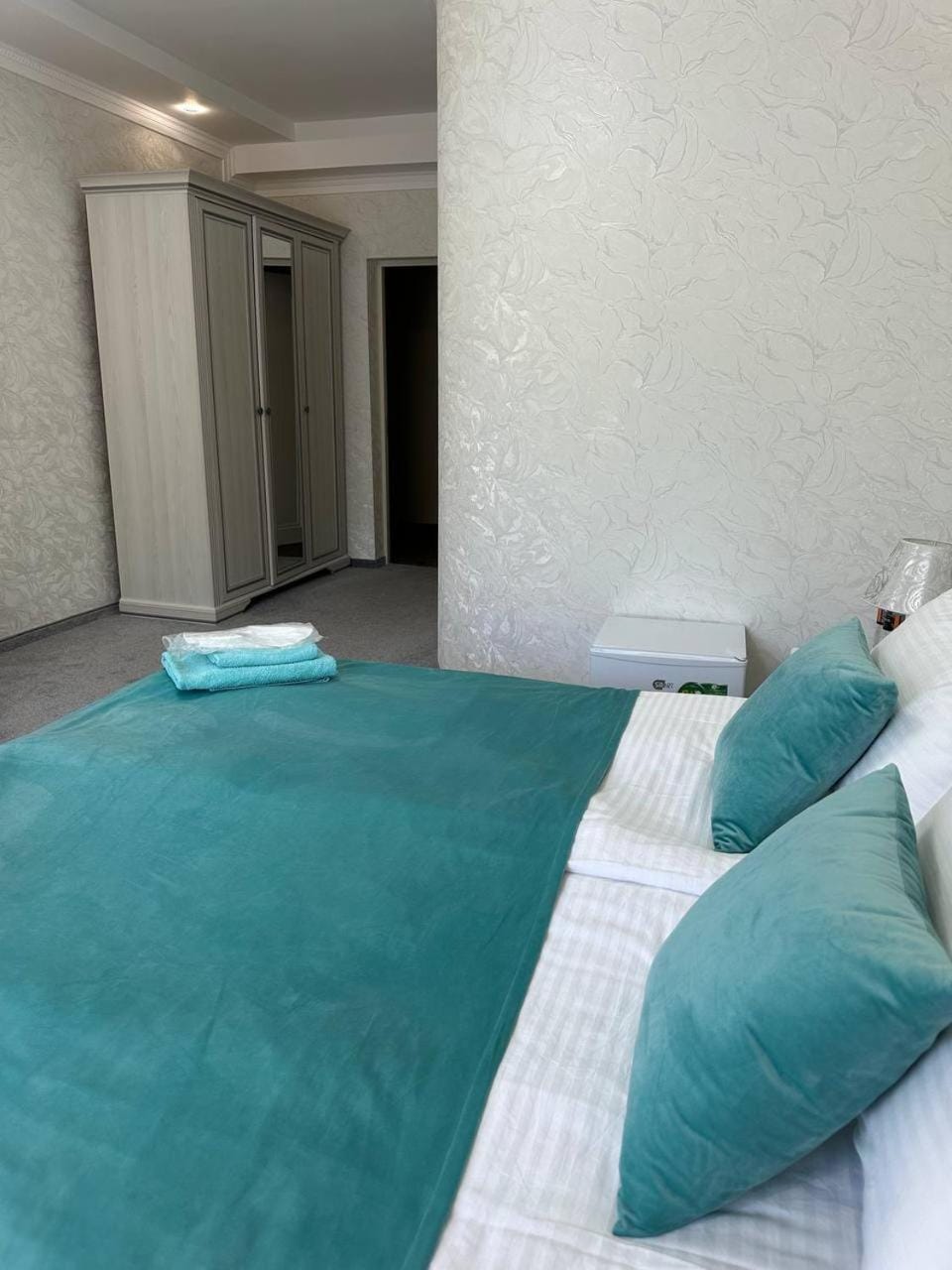 Bed, Photo of the whole room, Bedroom, towels