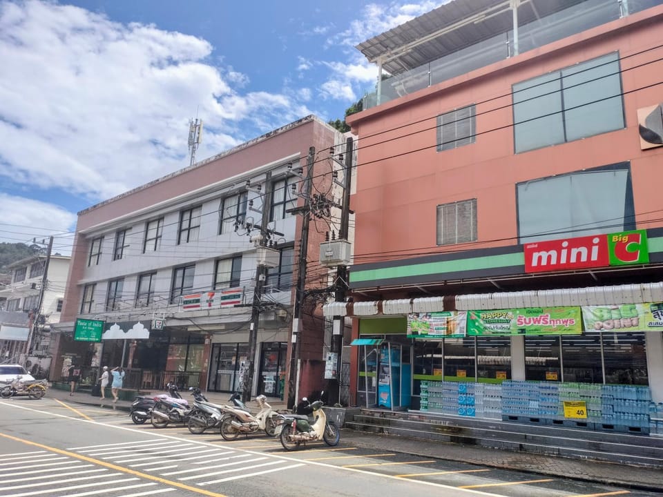 Supermarket/grocery shop