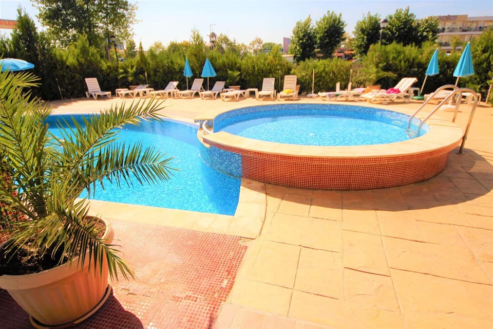 Pool view, Swimming pool