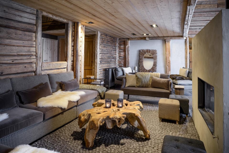 Communal lounge/ TV room