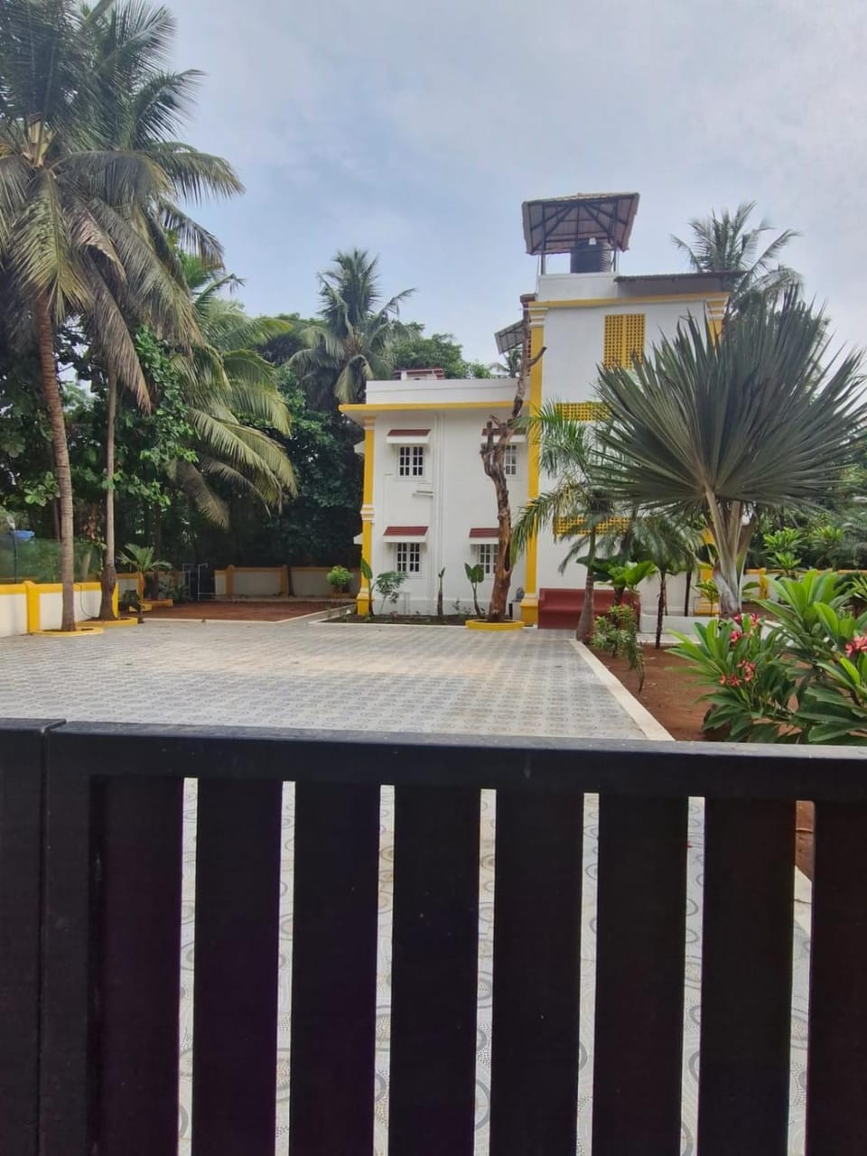 Property building, Patio, Facade/entrance