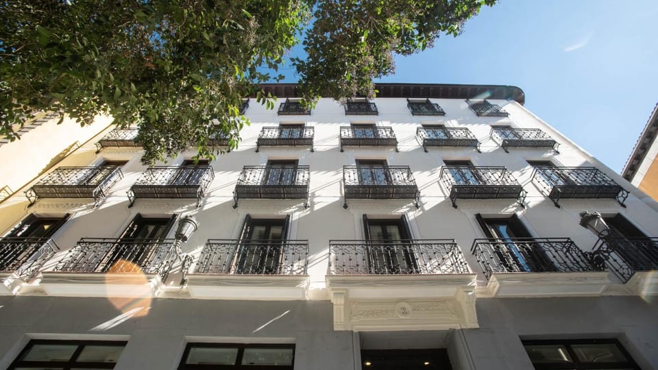 Facade/entrance, View (from property/room), City view, Quiet street view