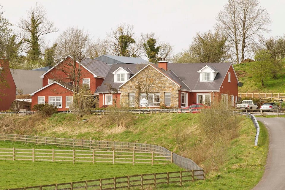 Property building, Facade/entrance, Day