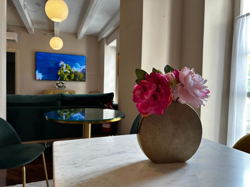 Decorative detail, Seating area