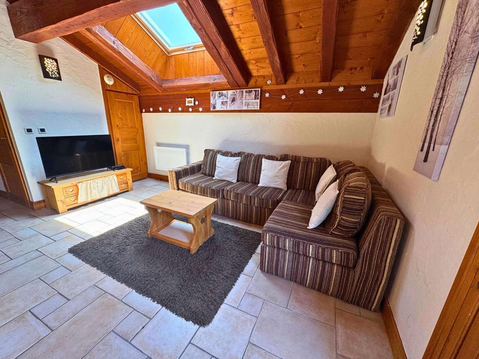 Chalet Authentique Rénové à St Martin, Terrasse, Proche Pistes et Navette Gratuite - FR-1-452-60 Apartment in St Martin Belleville