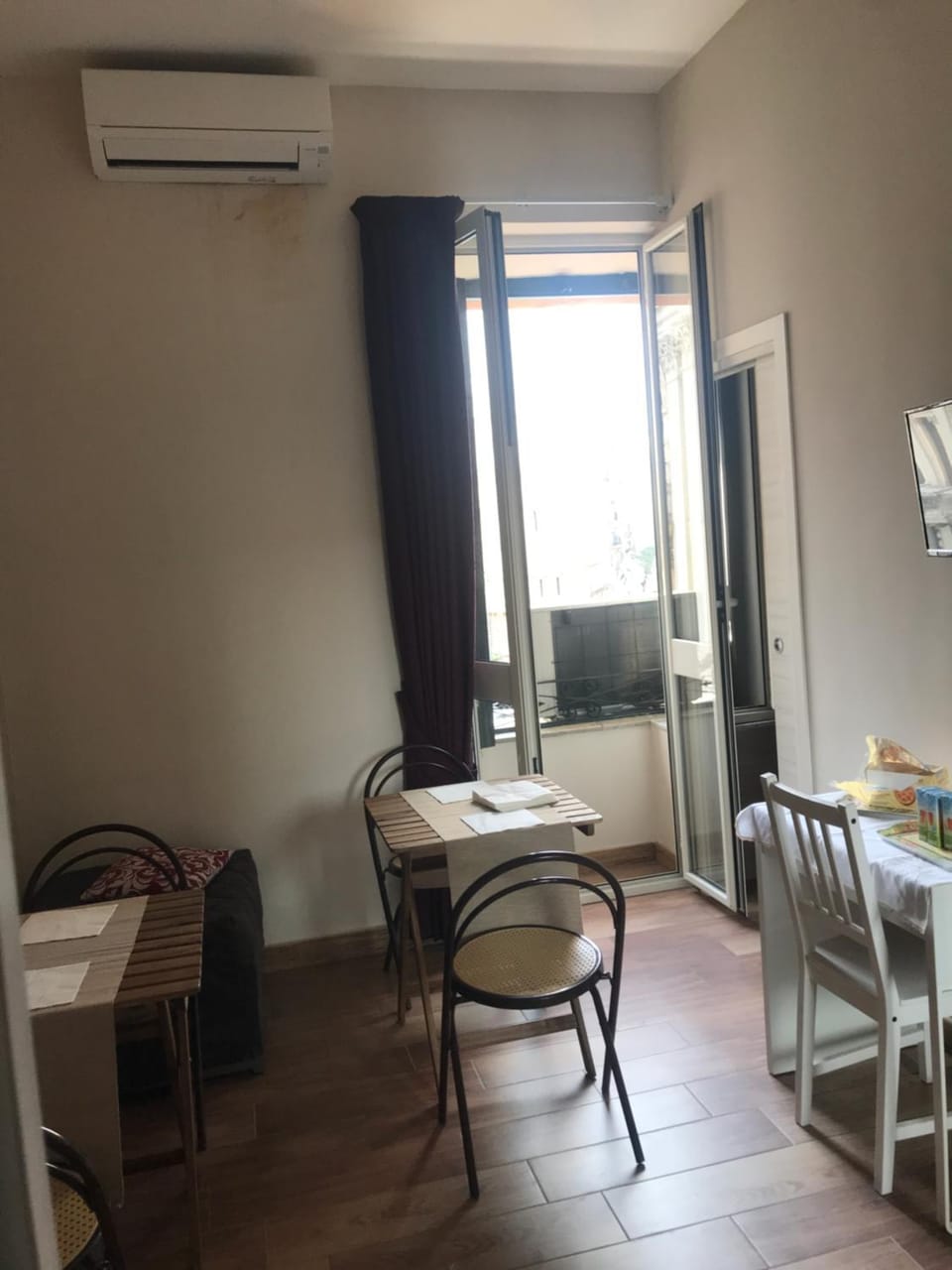 Living room, Internal: Not applicable to any particular room