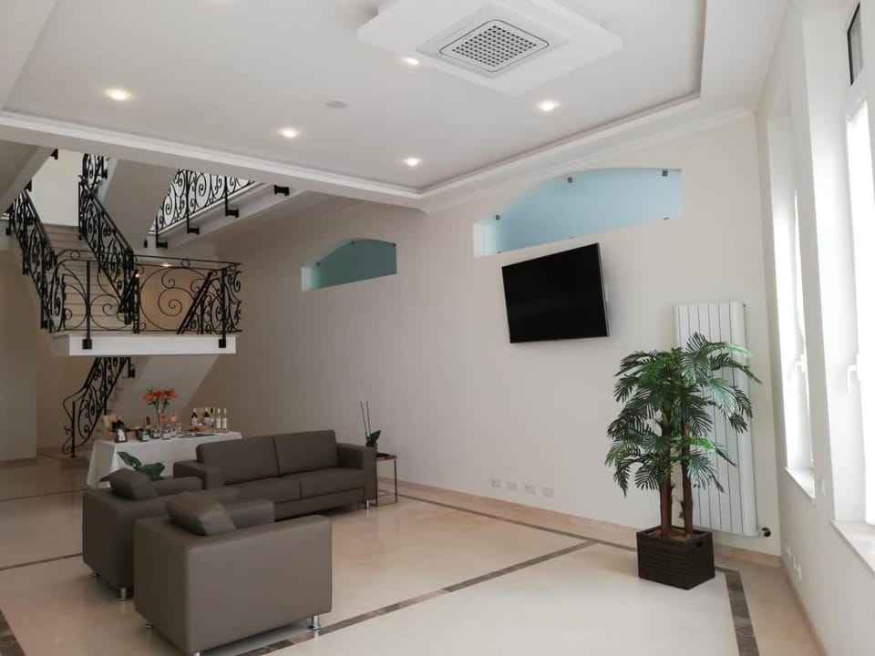 Communal lounge/ TV room, Internal: Not applicable to any particular room