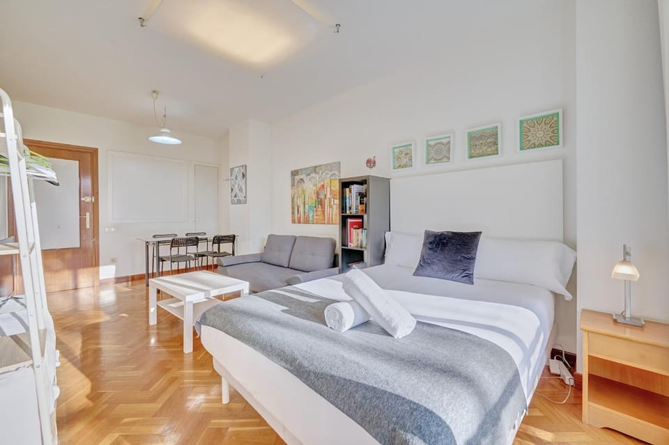 Bed, Living room, Photo of the whole room, Bedroom, towels