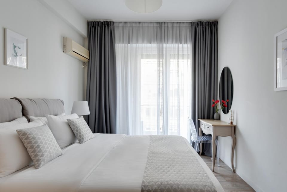 Living room, Photo of the whole room, Bedroom