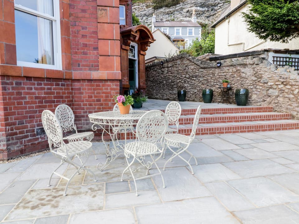 Tan Tabin House in Llandudno