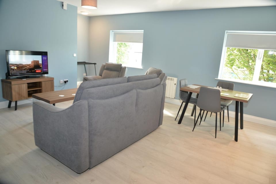 TV and multimedia, Living room, Seating area, Dining area, Evening entertainment, Breakfast