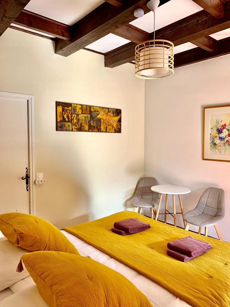 Bed, Seating area, Bedroom