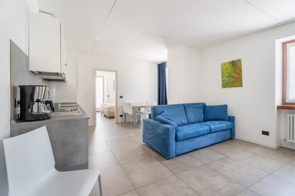 Kitchen or kitchenette, Living room, Seating area, kitchen