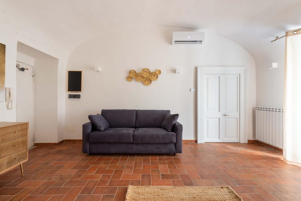 Bed, Living room