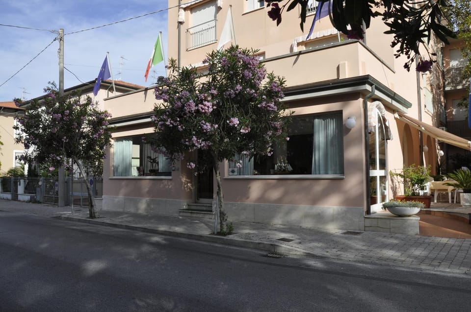 Facade/entrance, Day, Other