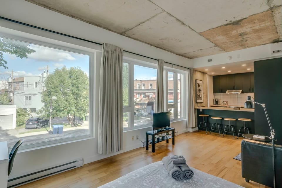 TV and multimedia, Kitchen or kitchenette, Dining area, City view