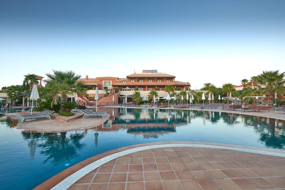 Property building, Swimming pool, Swimming pool