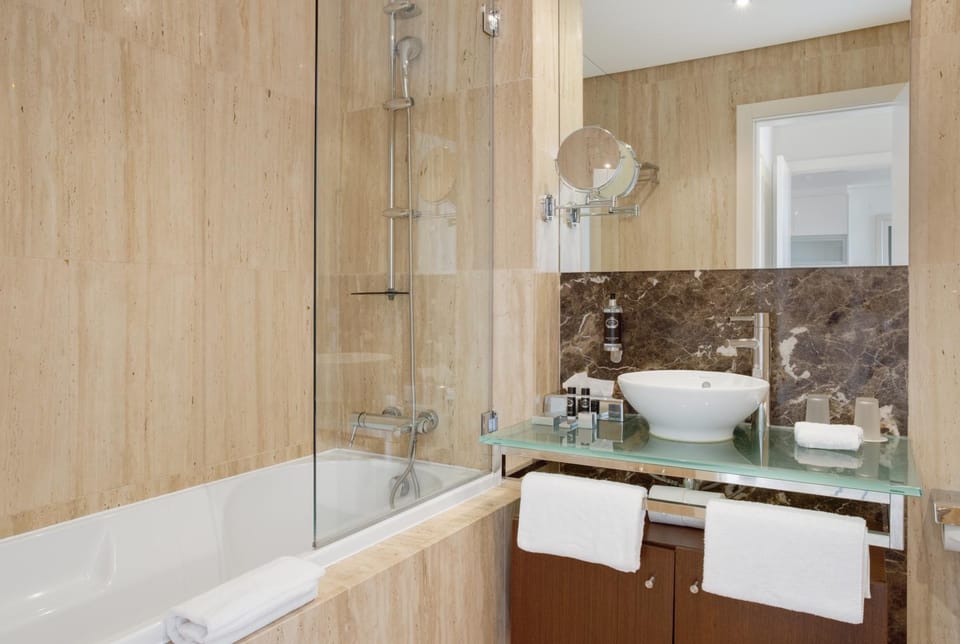 Bathroom, Bath, towels