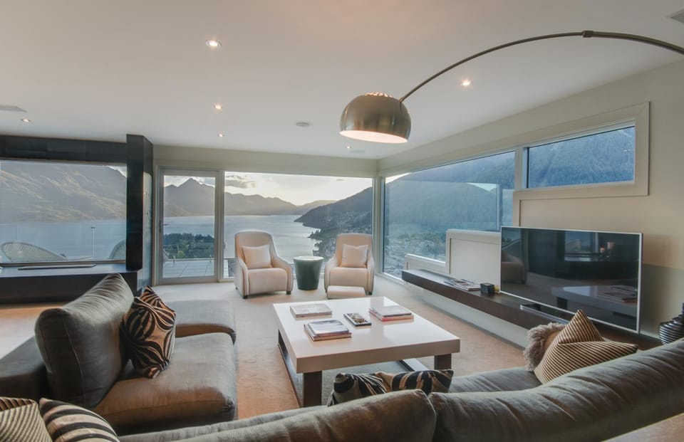Natural landscape, TV and multimedia, Living room, Seating area, Evening entertainment