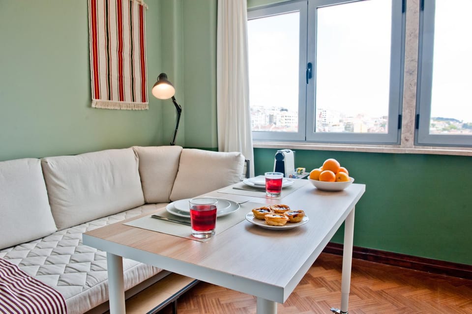 Champagne Vibes in Lisbon - By Misha's Place 5C Apartment in Lisbon