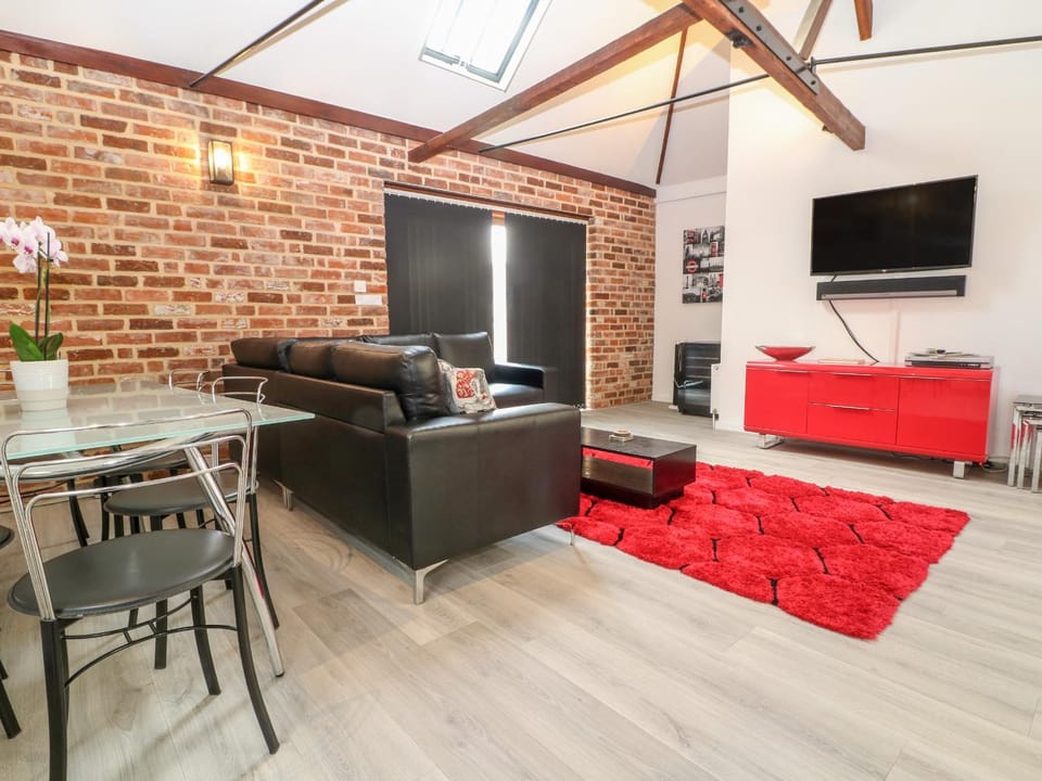 4 Holt Court House in Salisbury