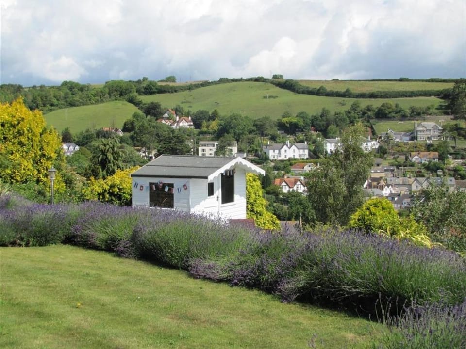 Gull's Rest House in East Devon District