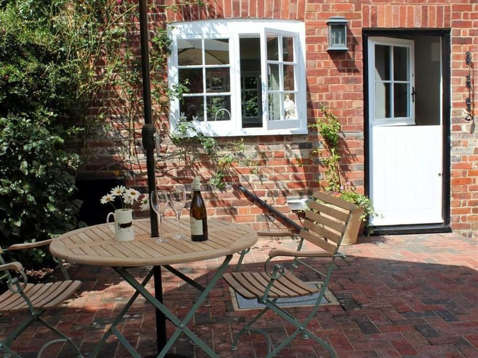 Granary Cottage House in Wealden District