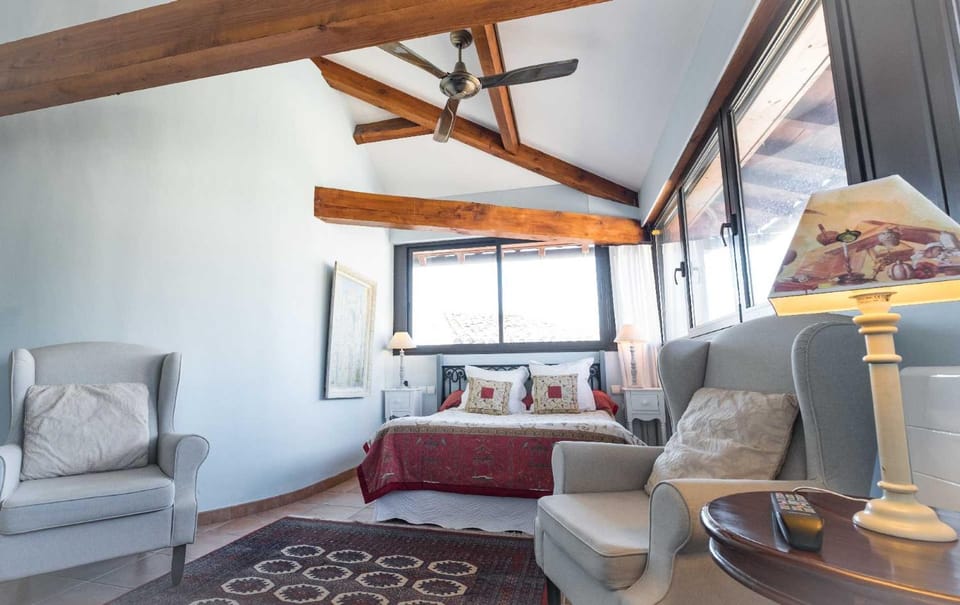 Photo of the whole room, Bedroom, Landmark view, Street view