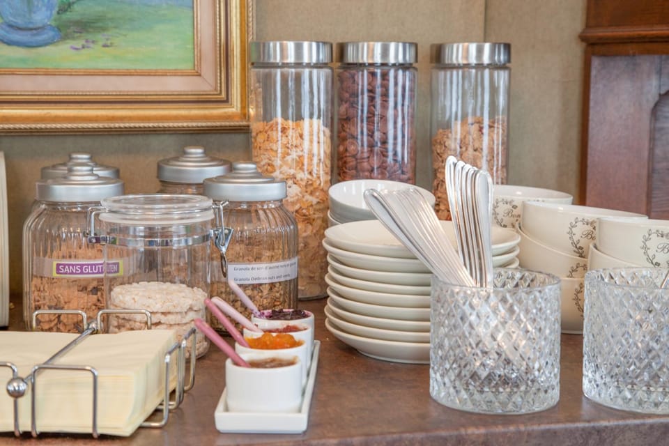 Coffee/tea facilities, Food and drinks, Food, Breakfast, Continental breakfast
