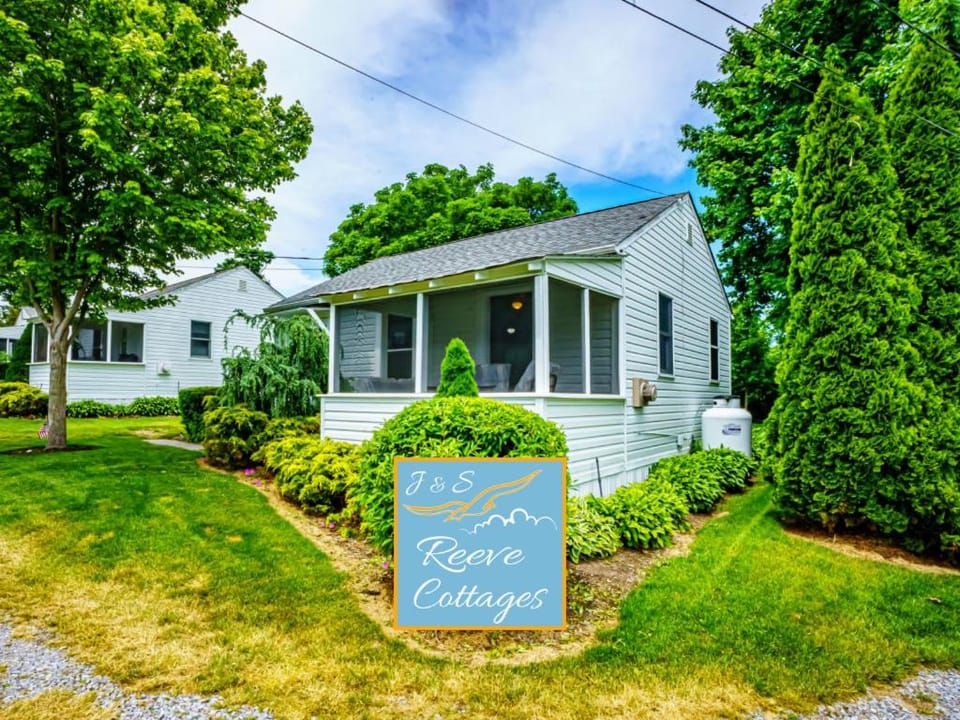 Waterfront Cottage 4 House in Aquebogue