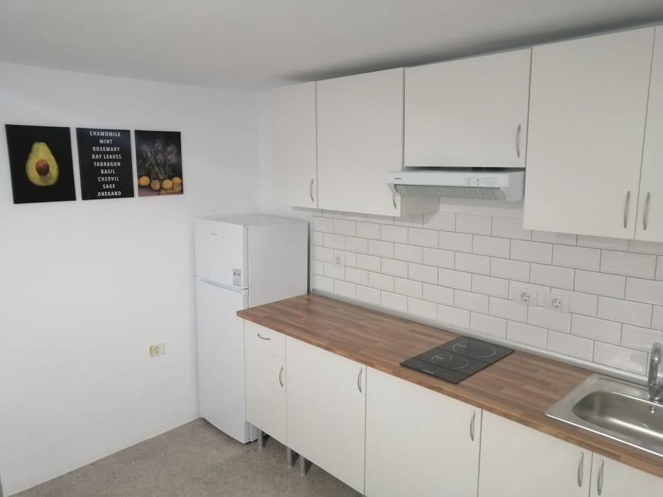 Kitchen or kitchenette, Communal kitchen