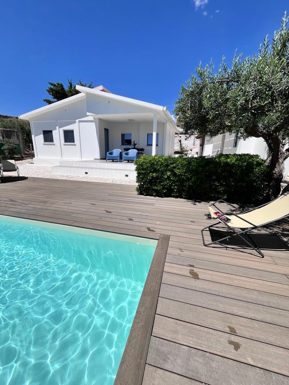 Property building, Patio, Garden, Garden view, Pool view, Swimming pool, sunbed
