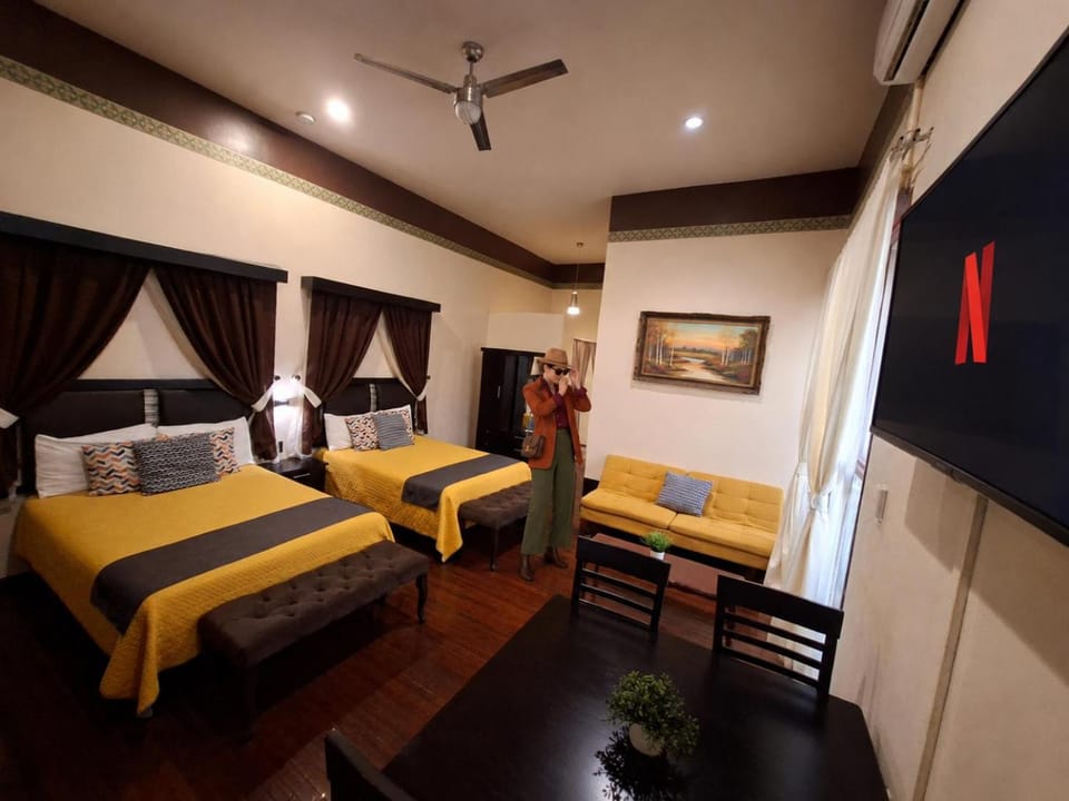 Bed, TV and multimedia, Photo of the whole room