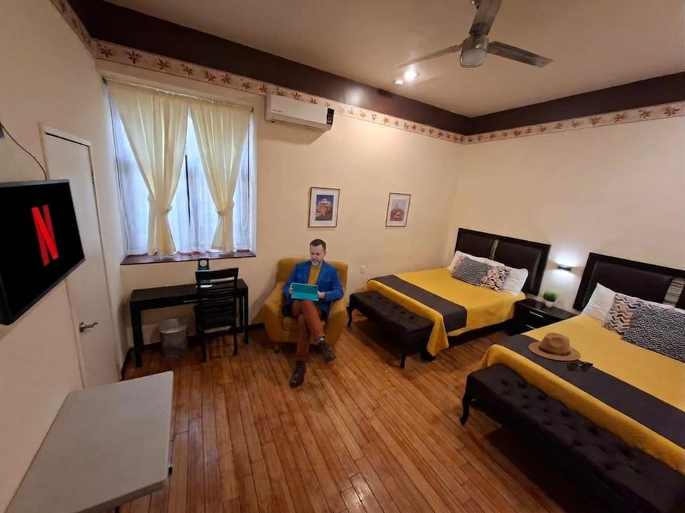 Bed, TV and multimedia, Photo of the whole room, Bedroom